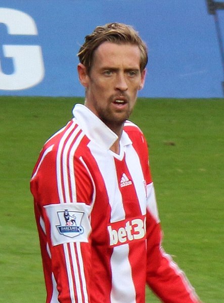File:Chelsea 3 Stoke 0 (13677350585) - Peter Crouch (cropped).jpg
