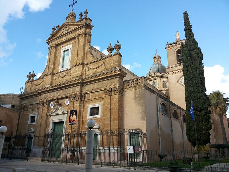 File:Chiesa Santa Maria Assunta (Alcamo) - Vista laterale.jpg