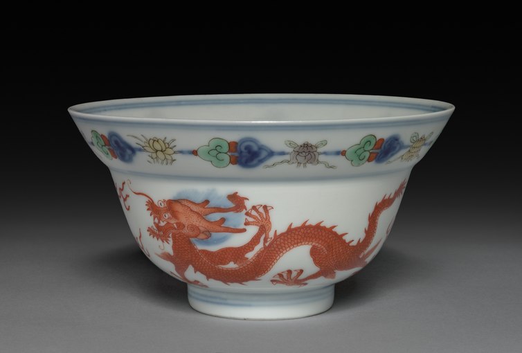 Chinese bowl; 1723–1735 (Qing Dynasty); porcelain with doucai decoration; diameter: 11.8 cm, overall: 6.4 cm; from the Jiangxi province (China); Cleveland Museum of Art