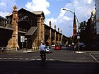 Bülowstraße mit dem gleichnamigen Hochbahnhof und der Lutherkirche im Hintergrund