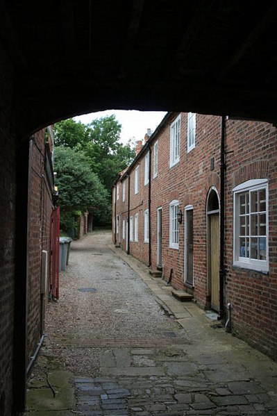 File:Court off Westgate - geograph.org.uk - 851526.jpg