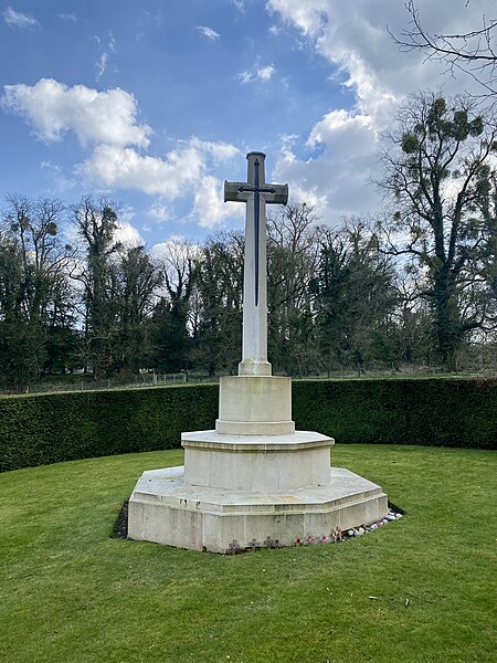 File:Cross of Sacrifice, Church of St Michael and All Angels, Halton, March 2022.jpg