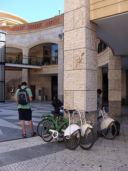 File:Cycle Tour in Aveiro BUGA (8089843824).jpg