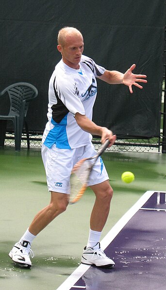 Nikolay Davydenko practicing at the 2007 Miami Masters.