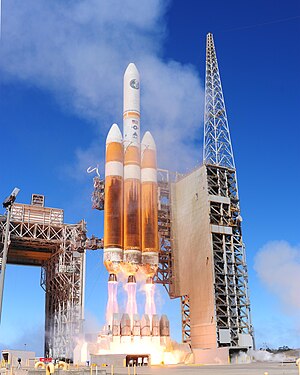 A Delta IV Heavy during liftoff. The rocket is entirely fuelled with liquid hydrogen and liquid oxygen cryogenic propellants. Delta IV launch 2013-08-28.jpg