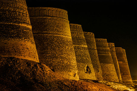 "Derawar_fort" by User:Asifnwz