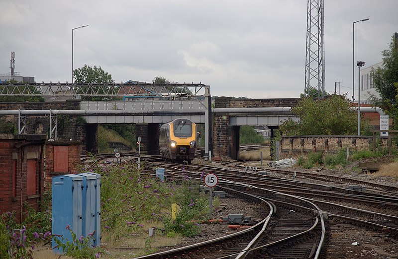 File:Derby railway station MMB 66 220020.jpg