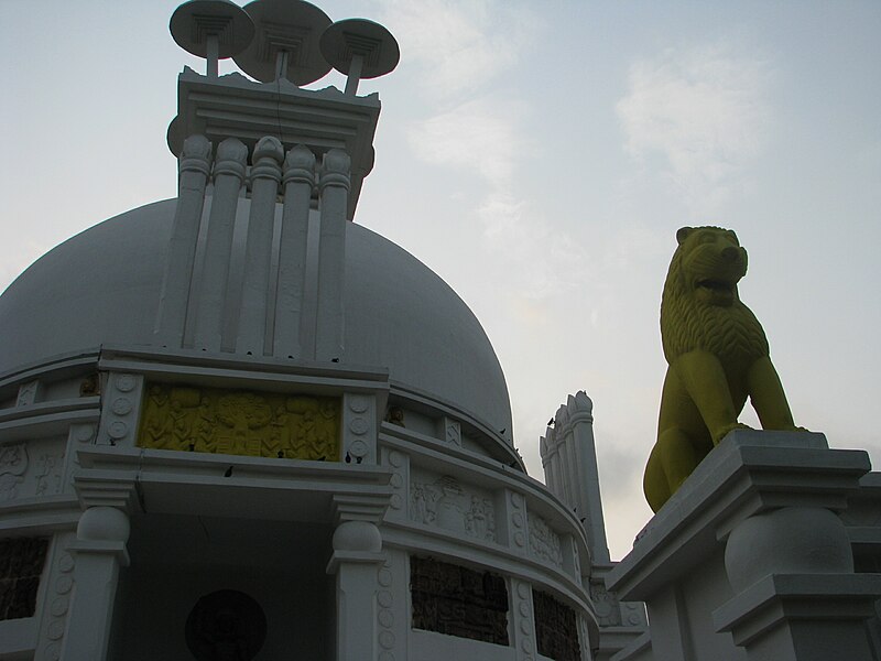 File:Dhauli Shanti Stupa 26.jpg