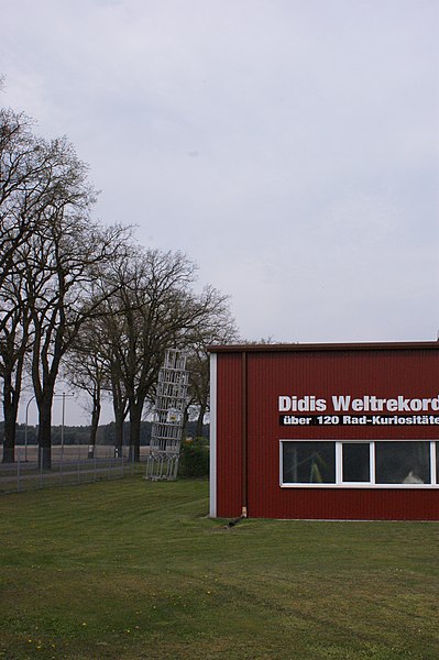 File:Didi Senfs Weltrekorde - panoramio - der psycho 78 (2).jpg