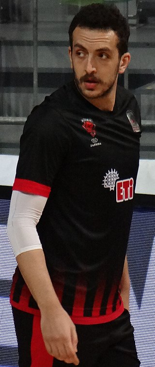 <span class="mw-page-title-main">Doğan Şenli</span> Turkish basketball player