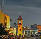 't Donald Stuartmonumint in 't centrum vaan Kumasi.