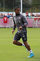 170px-Douglas_Costa_Training_2017-05_FC_