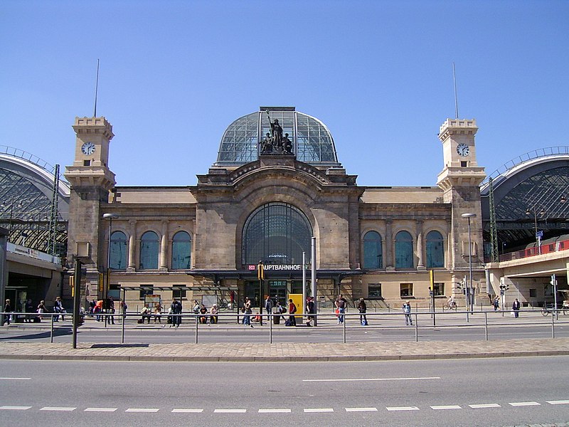 File:Dresden HBF Empfangshalle.jpg