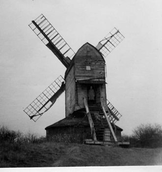The post mill before the fantail was fitted Drinkstone Mill 1964.jpg