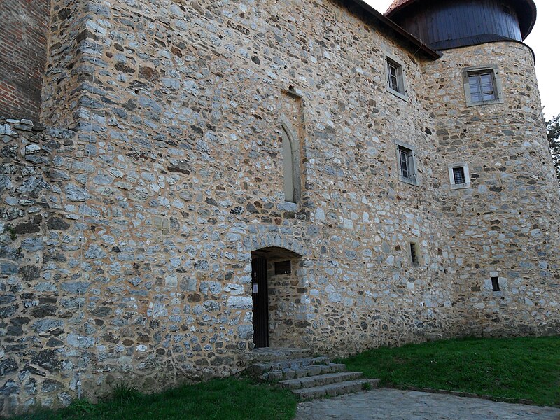 File:Dubovac Castle in Karlovac14, Croatia.JPG