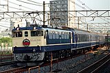 寝台特急「あけぼの」の牽引するEF65 1018（川口駅、1991年8月）