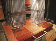 سیستم جداسازی شالوده که در موزه میدانی شیکاگو به نمایش درآمده‌است.