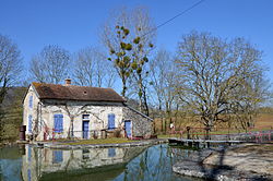 Canal de Bourgogne Ecluse de Pouillenay