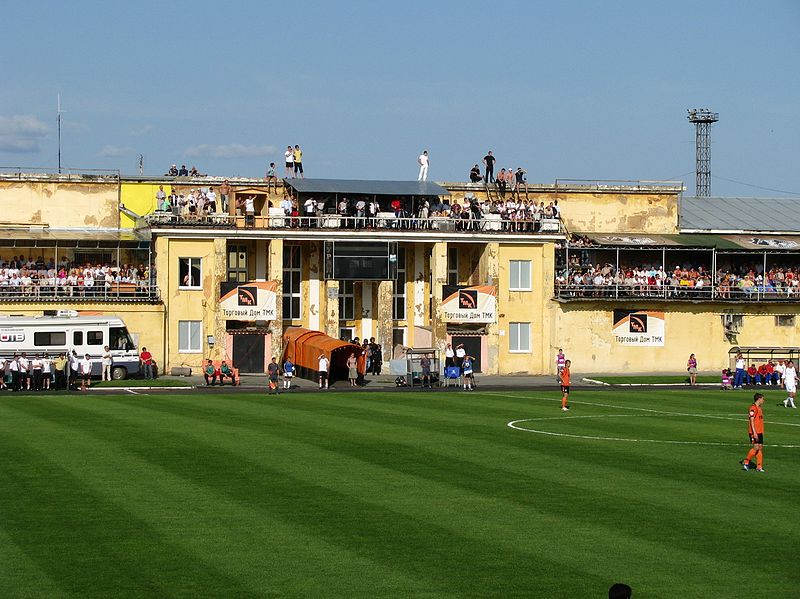 File:Edificio administrativo del estadio Uralmash.jpg