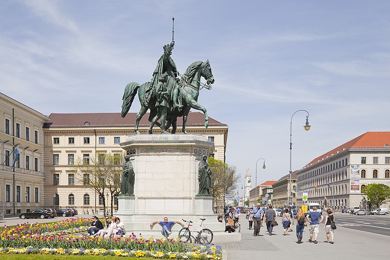 File:Estatua de Luis I de Baviera, Múnich, Alemania, 2012-04-30, DD 04.JPG