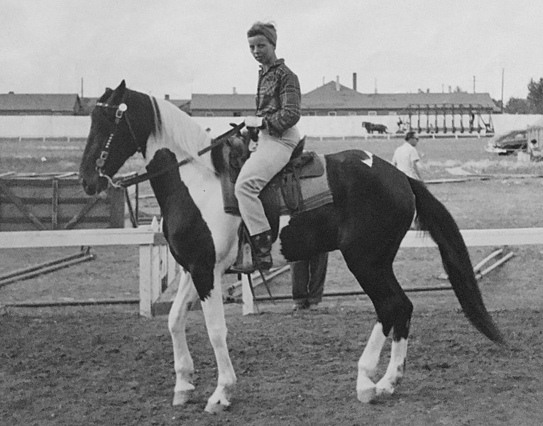 File:Eva Ring riding Paint horse on race track.jpg