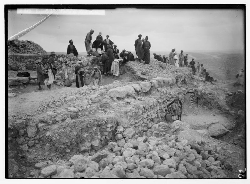 File:Excavations at Tell Beit Mirsim (Kirjath-Sepher) 1926. Excavating house at east gate LOC matpc.05732.tif