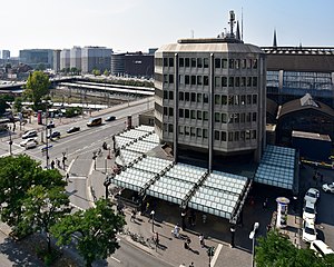 Hamburg Hauptbahnhof: Lage, Architektur, Zugehörige Betriebsanlagen