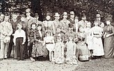 Родственники во Фреденсборге: Мод справа, второй слева Николай Александрович (1889)