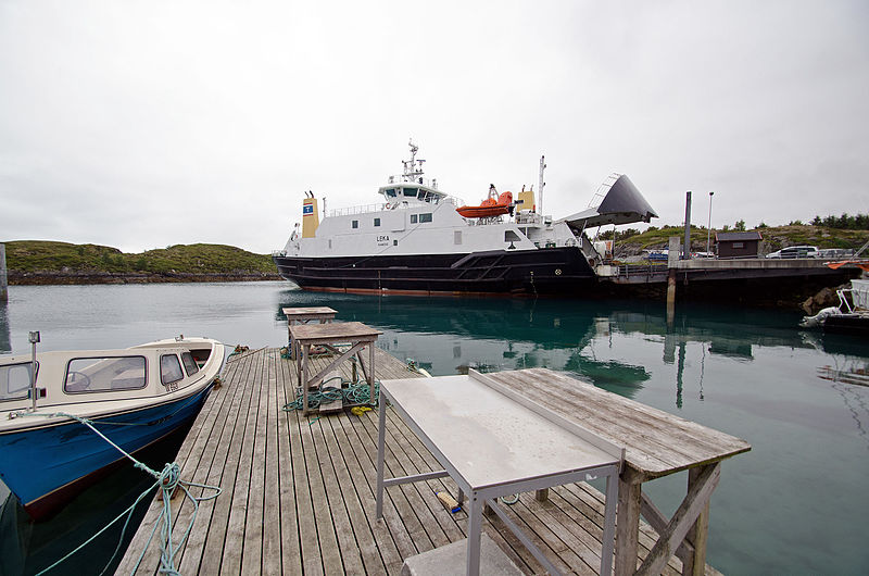 File:Ferry in Leka.jpg