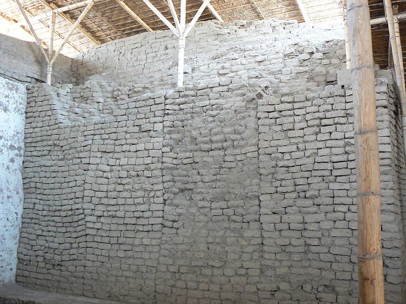 File:Filler adobe bricks at Huaca de la Luna.JPG