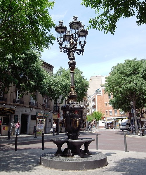 File:Font de ferro al Carrer Gran de Sant Andreu.jpg