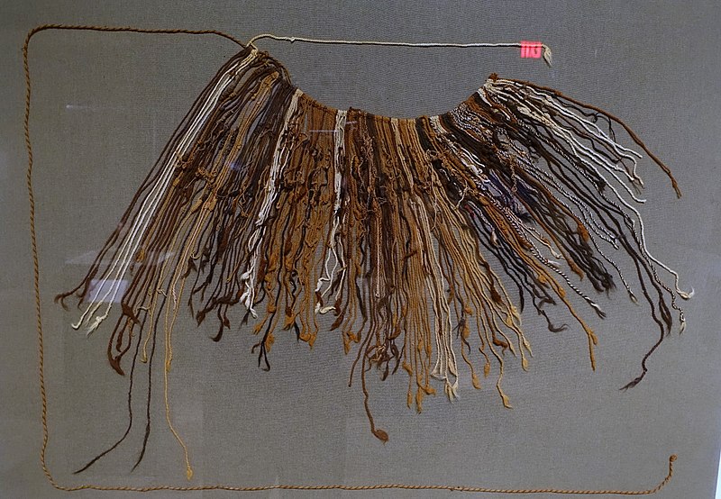 File:Fragmentary quipu (khipu) composed of two main cords with subsidiary and tertiary cords, Inca, Peru, Late Horizon, 1476-1534 AD, cotton, plant fiber, indigo dye - Dallas Museum of Art - DSC04703.jpg