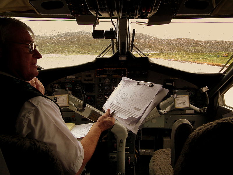 File:G-BZFP LOGANAIR DHC6 TWIN OTTER OPERATING FLYBE FLIGHT JY6855 FROM GLASGOW TO BARRA SEP 2010 (5039700188).jpg