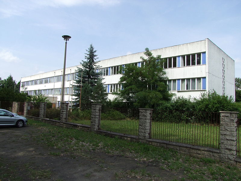 File:Gebäude der VEB Organisations- und Rechenzentrum ORZ Schweine- und Rinderzucht der DDR in Paretz DSCF0598.jpg
