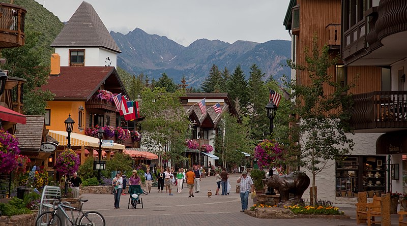 File:Gore Creek Drive - Vail, CO (cropped).jpg