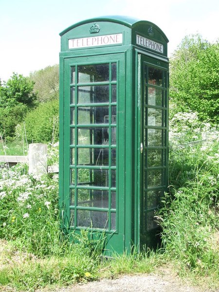 File:Green Telephone Box - geograph.org.uk - 1329446.jpg