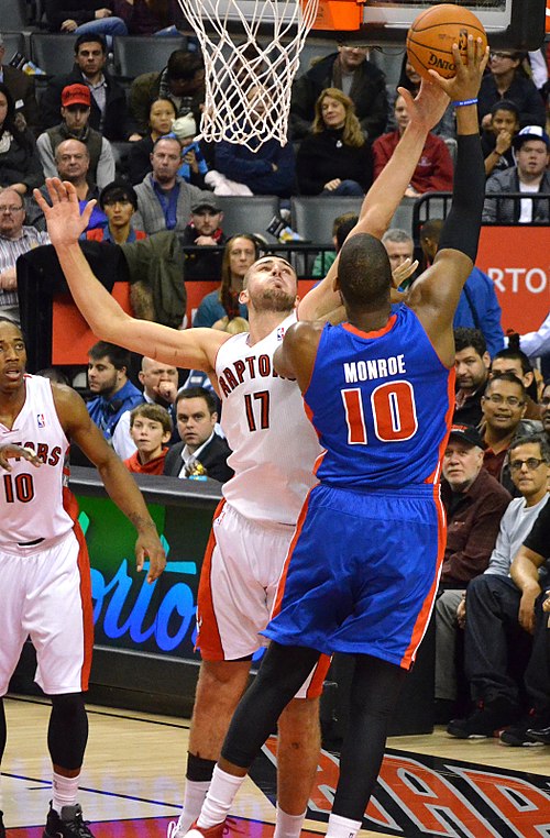 Valančiūnas blocks future teammate Greg Monroe