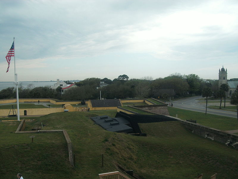 File:Grounds of Fort Moultrie.JPG