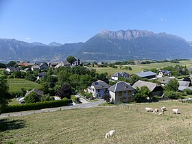 Hauteurs d'Hauteville en Savoie en été (2019).JPG
