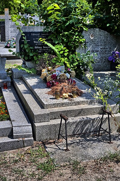 File:Helena i Edward Kowalczyk grave.jpg