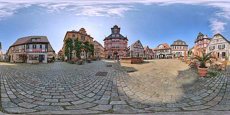 File:Heppenheim-Marktplatz-mit-Rathaus-IMG 6045-11x3B-360Gx180G-PanoS-03-06-2023.jpg