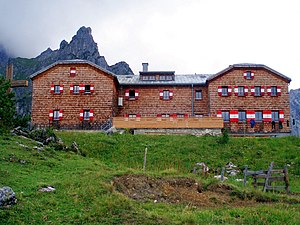 Hofpürglhütte under the Bischofsmütze