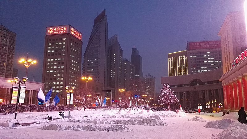 800px-Hongjun_Street,_Harbin_02.jpg (800×449)