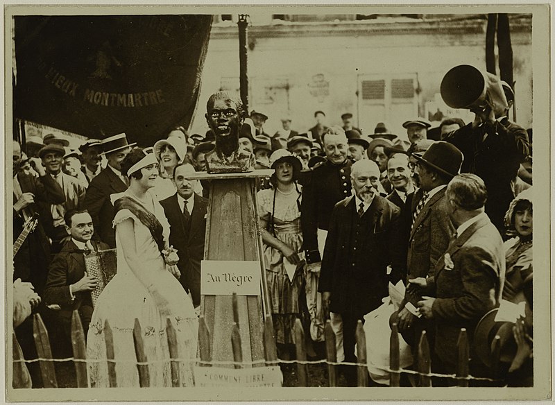 File:Inauguration d'un statue en l'honneur de la race noire, Montmartre, 18ème arrondissement, Paris., PH10801.jpg