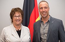 Brigitte Zypries, Bundesministerin für Wirtschaft und Energie und Sven Lilienström, Gründer der Initiative Gesichter der Demokratie im Januar 2018 in Berlin