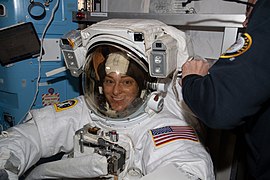 Mann, Uluslararası Uzay İstasyonu'nun sancak kafes yapısına bir modifikasyon kiti takan yedi saatlik ve 21 dakikalık bir uzay yürüyüşünü bitirdikten sonra ISS’ye dönerken