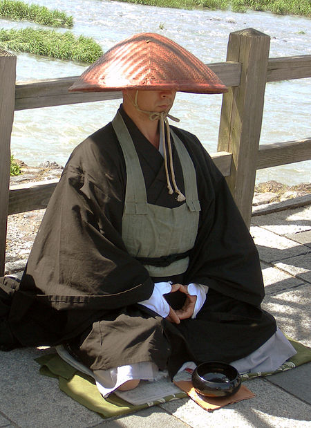 ไฟล์:Japanese buddhist monk by Arashiyama cut.jpg