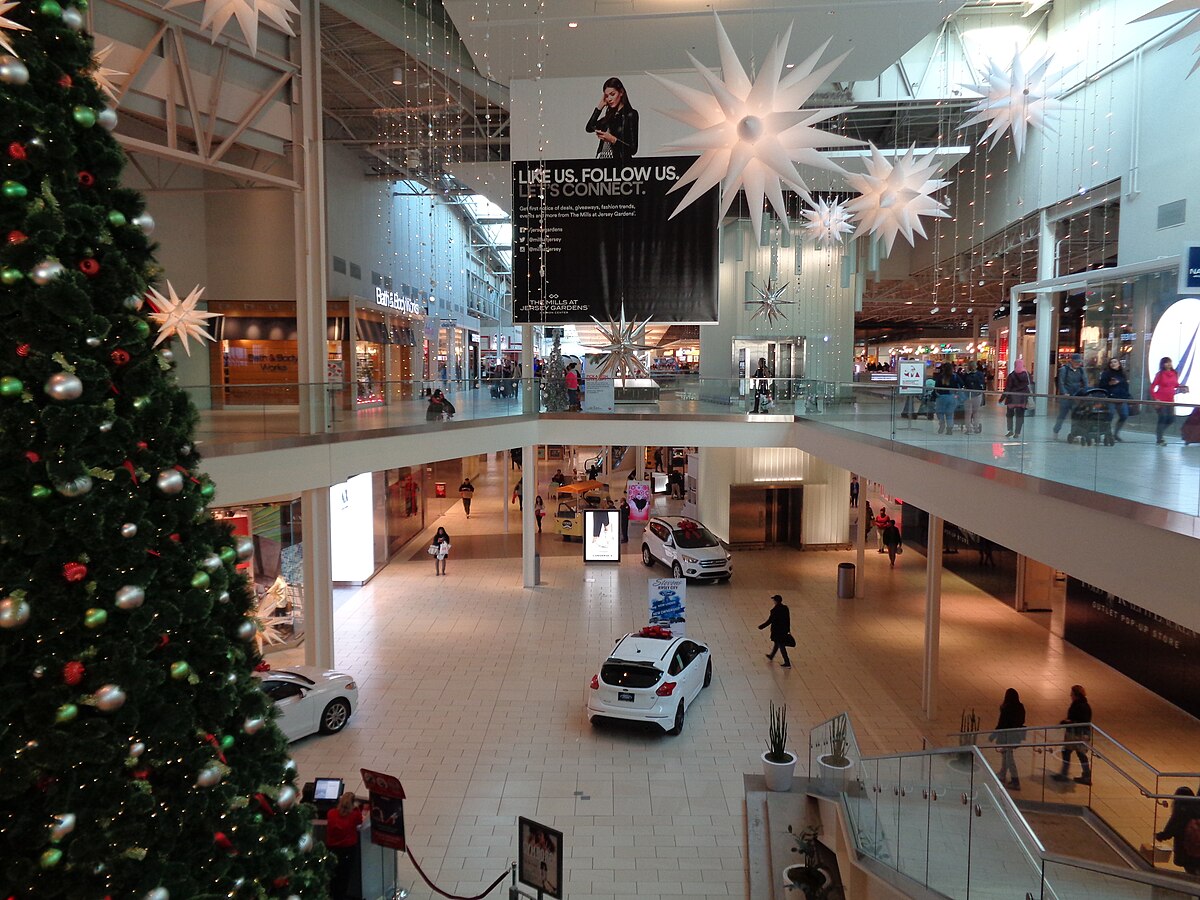 jersey gardens mall holiday hours