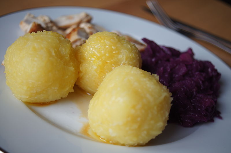 File:Kaninchen Rotkohl Kloesse 006.JPG