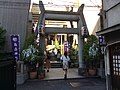 Karasumori-jinja-2.jpg